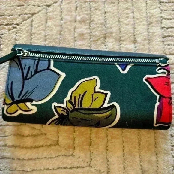 Vera Bradley trifold wallet - Picture 4 of 5